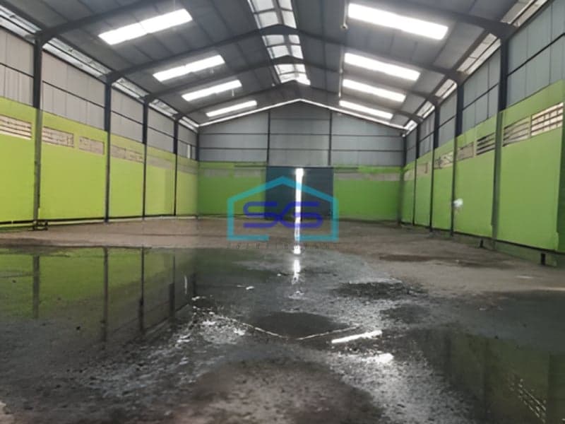 Disewakan Gudang Luar Kawasan Strategis Luas Parkiran Kontainer di Karawang LB 1000m2