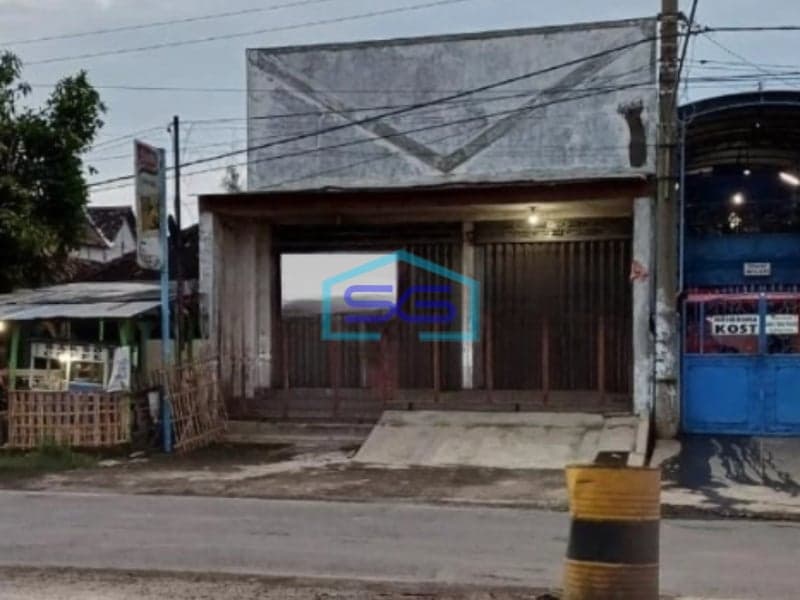 Dijual Ruko Lokasi Raya Provinsi Pasuruan sangat cocok utk usaha toko grosir Luas Bangunan  400 m²