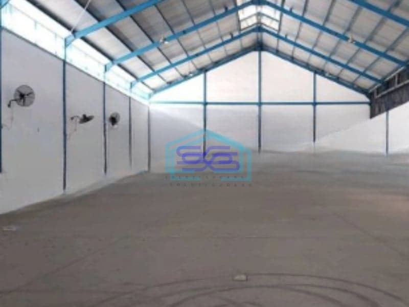 Disewakan Gudang Ada Loading Dock Luas Bangunan  1680 m²  di Surabaya