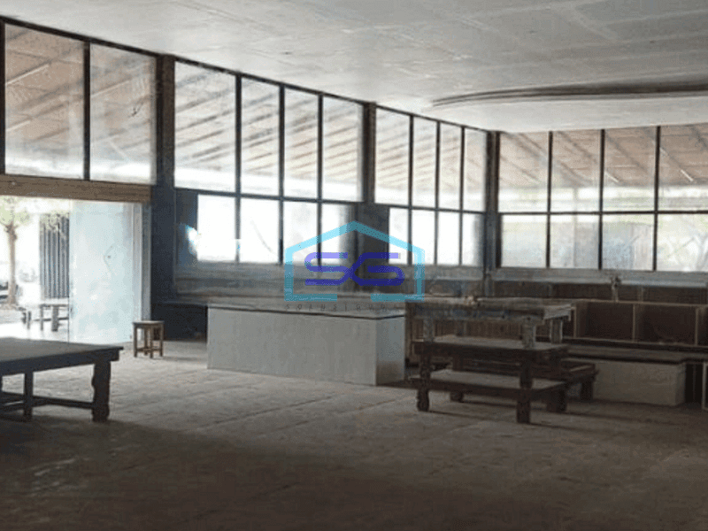 Disewakan Gedung Komersil Dengan Parkiran Luas di Denpasar Bali LT 1800m2