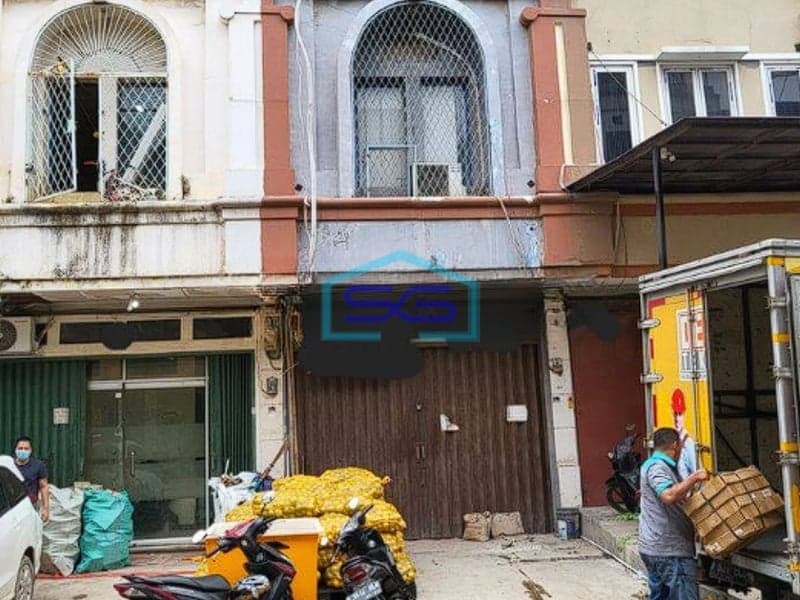 Dijual murah Ruko 3 lantai di Taman Palem Lestari Jakarta Barat LB 125m2