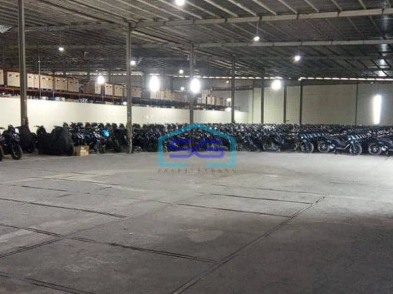 Disewakan Gudang  Siap Pakai Tinggi Dari Jalanan Anti Banjir Ceilingnya Tinggi di Pulo Gadung Jakarta Timur