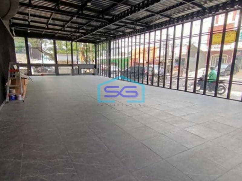 Disewakan Ruko 4 Lantai di Area Yang Sangat Strategis di Jakarta Selatan LB 1200m2