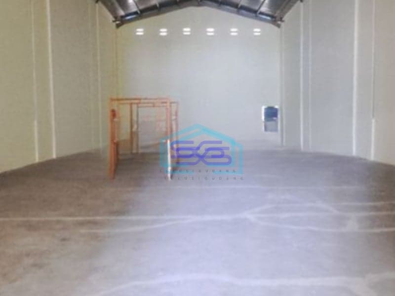 Disewakan Gudang Luas Bangunan  300 m² Ada Kantor Lokasi di Jakarta Barat