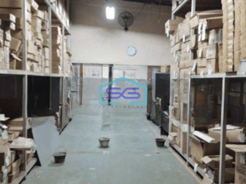 Dijual Cepat PabrikSiap Huni Luas Bangunan  1000 m² di Karawang Barat