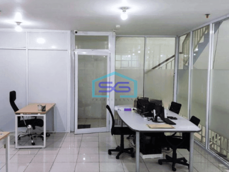 Disewakan Ruko 3 Lantai Luas Bangunan  220 m² di Meruya Jakarta Barat