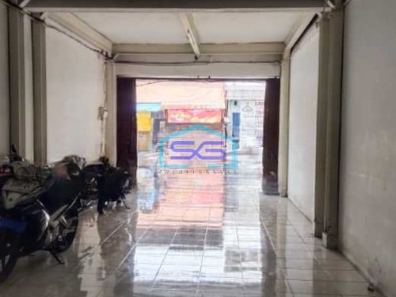 Disewakan Ruko 3 Lantai Luas Bangunan 180 m² Lokasi Bebas Bajir di Jelambar Jakarta Barat