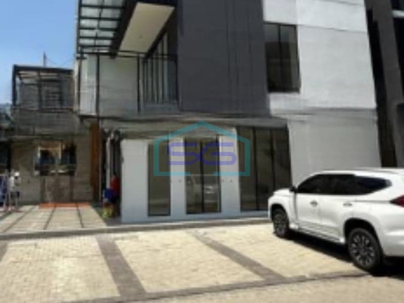 出售3层店屋，建筑面积180平方米，位于坦格朗市加丁塞蓬