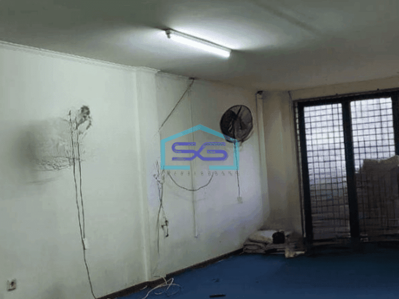 Disewakan Ruko 3 Lantai Depan Jalan Besar di Daan Mogot Jakarta Barat Luas Bangunan  237 m²