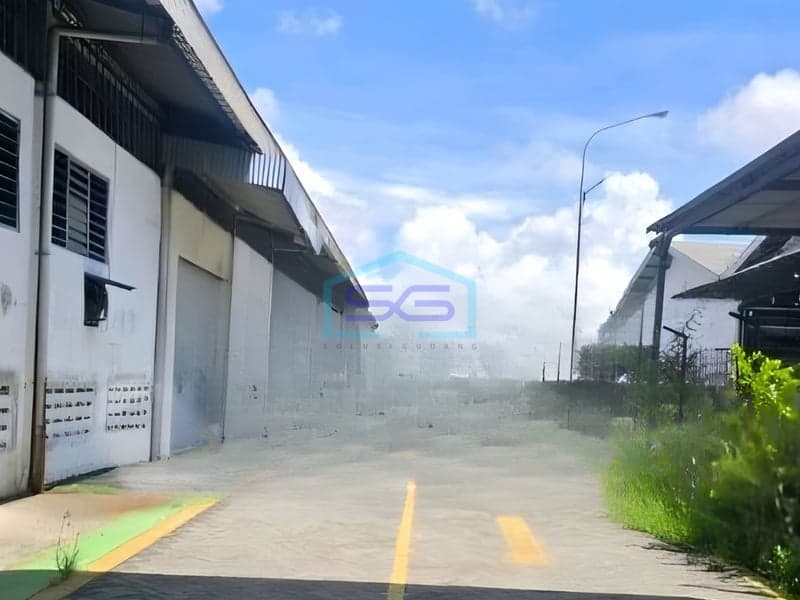 Disewakan Gudang Bagus Luas Bangunan 9610 m² Lokasi di Surabaya