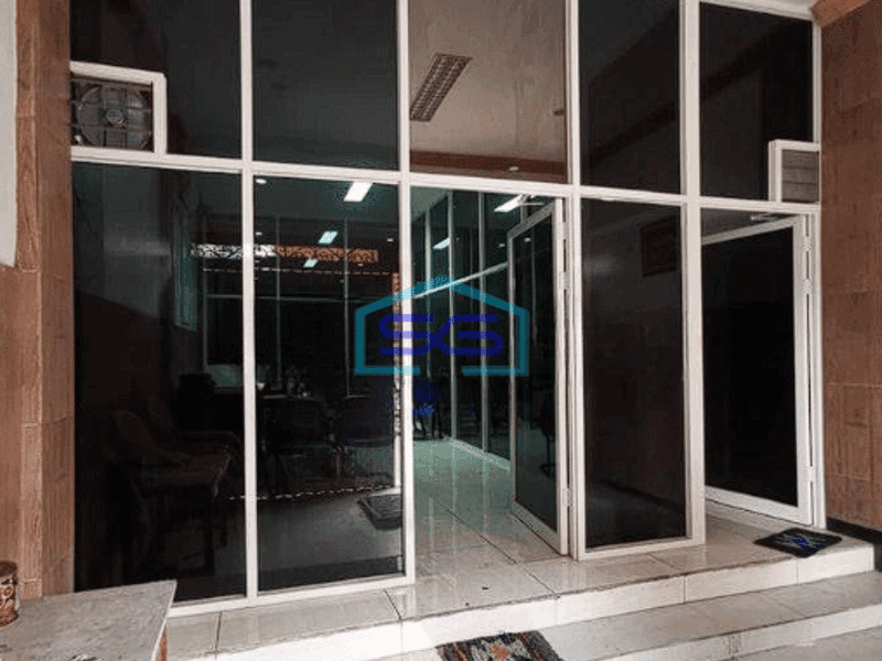 Disewakan Ruko Strategis Dua Lantai di Pusat Kota Mojokerto LB 300m2