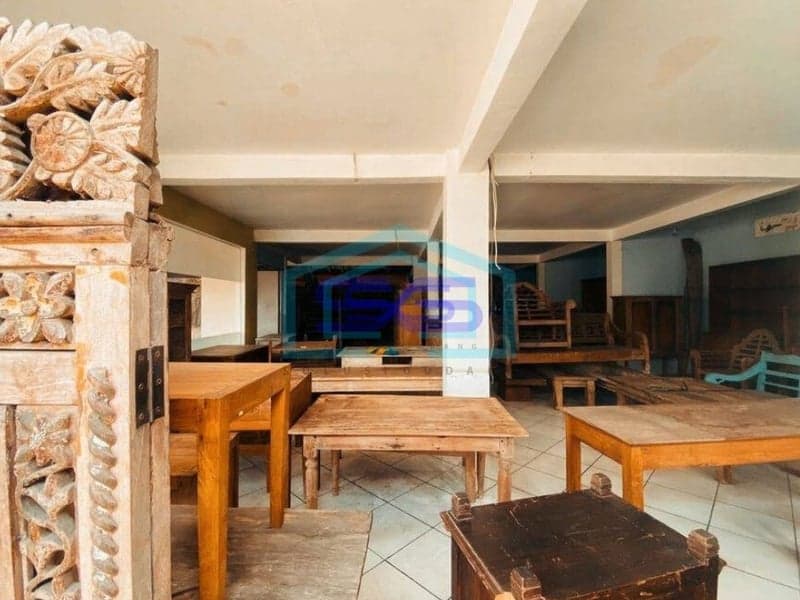 Gedung Disewakan Dengan Akses Parkir Luas di Padangsambian