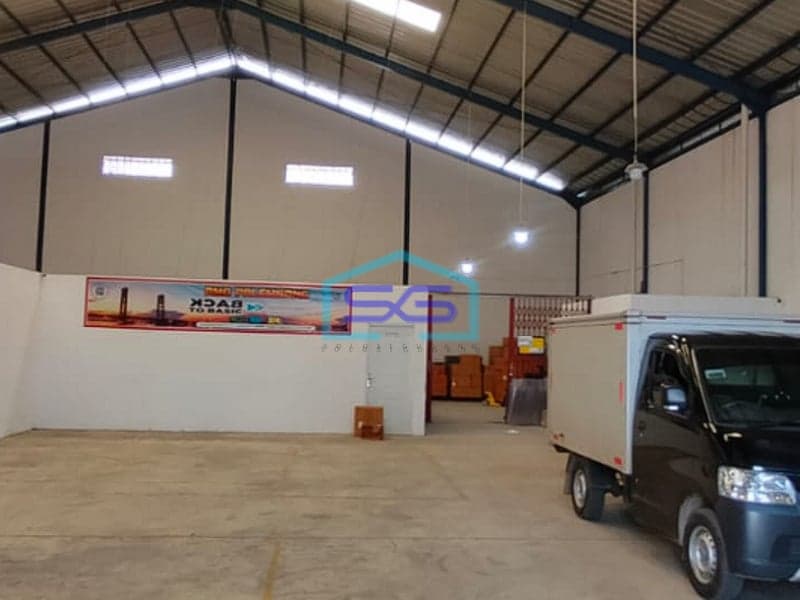 Disewakan Gudang Bagus di Komplek Pergudangan Cosmo Bizland Alang Alang Lebar Palembang LB 1000m2