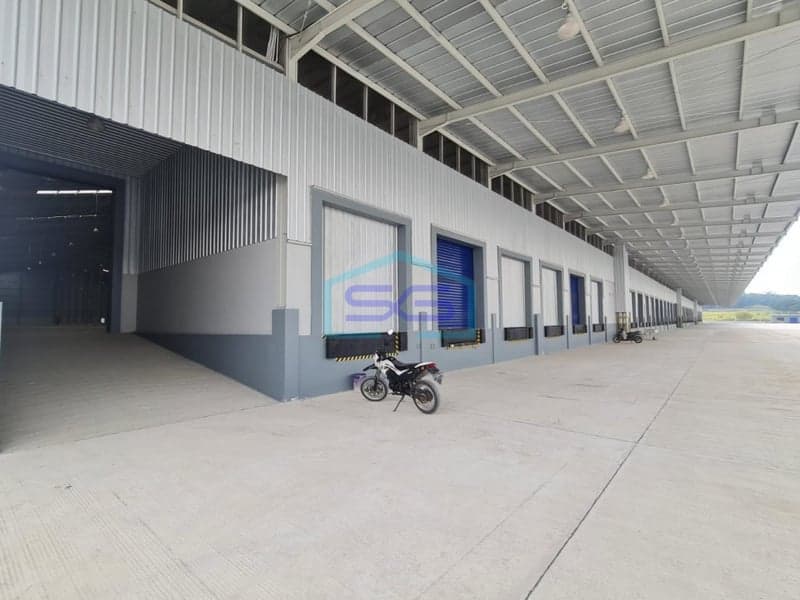 Disewakan Gudang Loading Dock di Delta Silicon 8 Lippo Cikarang, Bangunan Baru, dekat Jababeka 3 Cikarang, MM2100