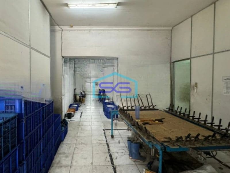 Dijual Gudang Area parkir Luas Lokasi Cipondoh Tangerang