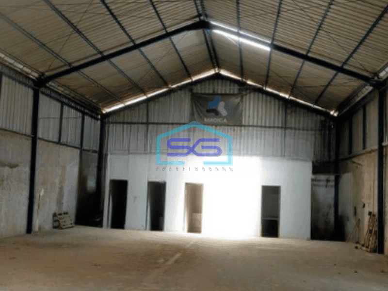 Disewakan Gudang Akses Container di Pinggir Jalan Raya Musaran Sragen Luas Bangunan 367 m²