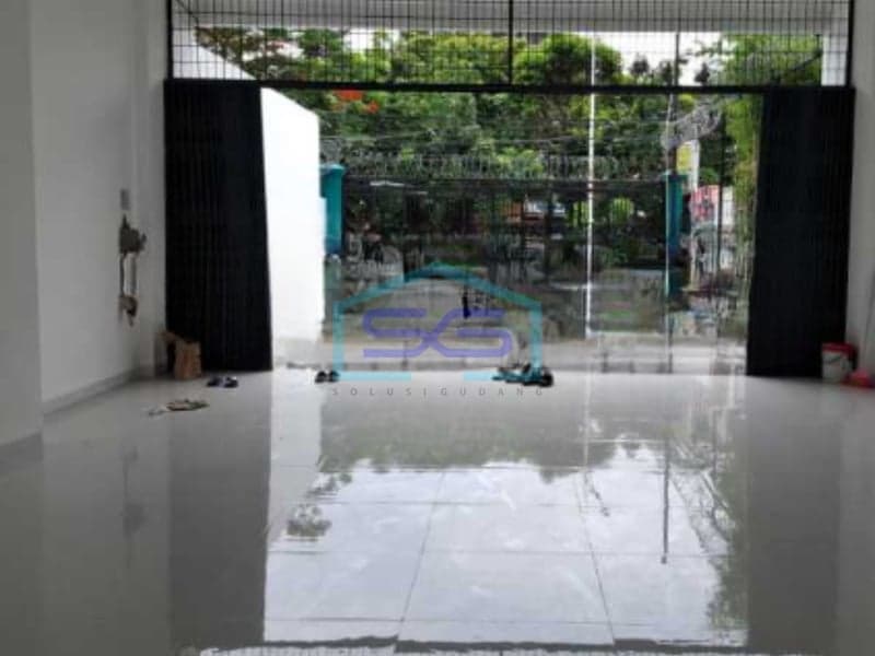 For Rent: Spacious Shophouse Land Area 189 m² in Tambora, West Jakarta
