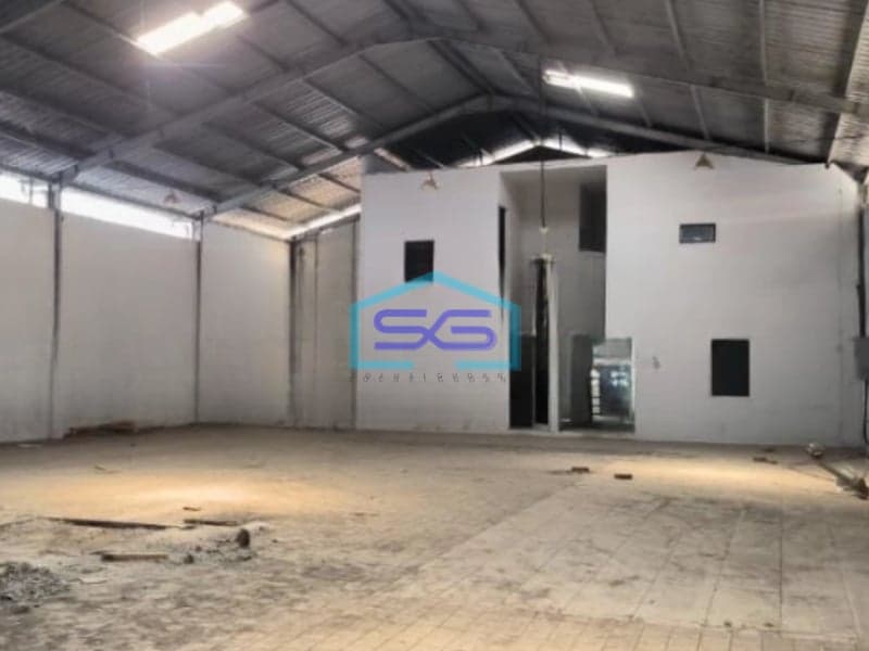 Disewakan Gudang Ada Kantor Luas Bangunan  800 m² Lokasi di Cipondoh Tangerang