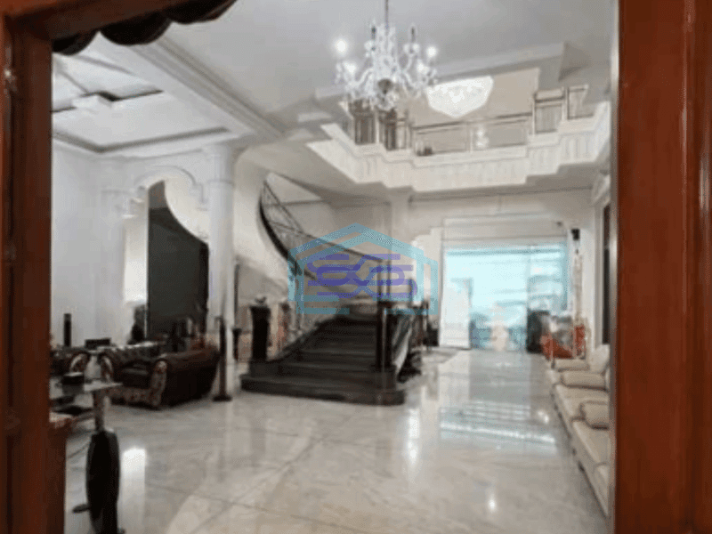 Dijual Ruang Usaha Bangunan Komersial di Surabaya Pusat Lokasi Strategis Luas Bangunan 1900 m²