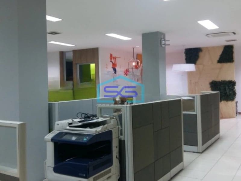 Dijual Kantor Lokasi Bebas Banjir di Kebon Jeruk Jakarta Barat Luas Bangunan  1300 m²