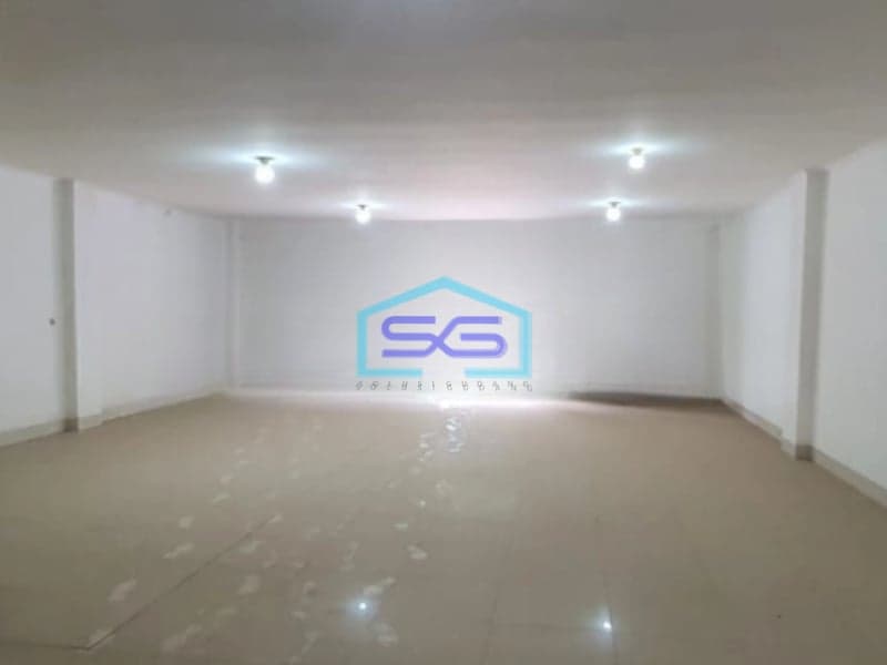 Disewakan Ruko 3 Lantai Luas Bangunan  483 m² Lokasi Taman Royal Tangerang