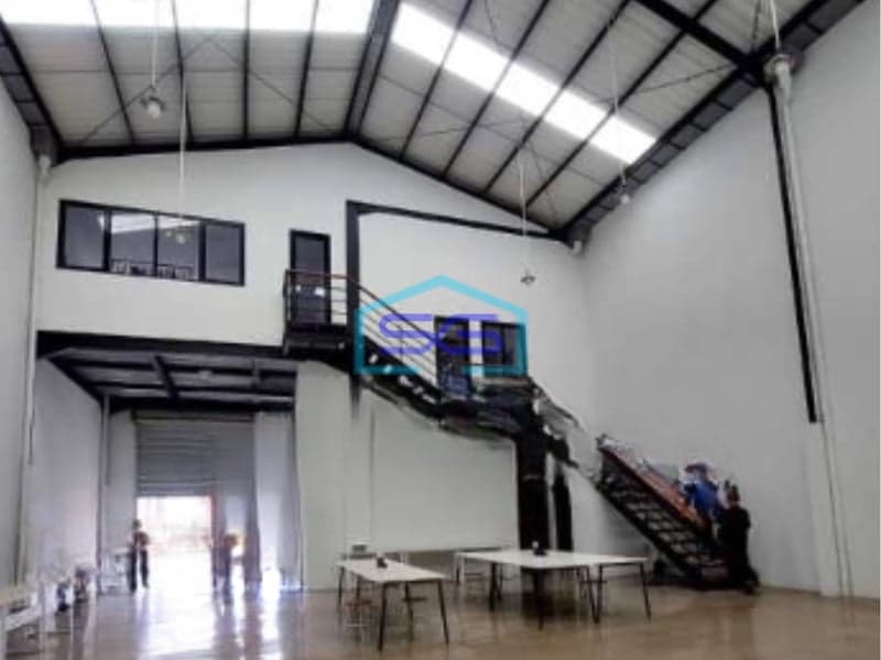 Dijual Gudang Akses Container 40 feet Luas Bangunan  450 m² di Teluk Naga Tangerang