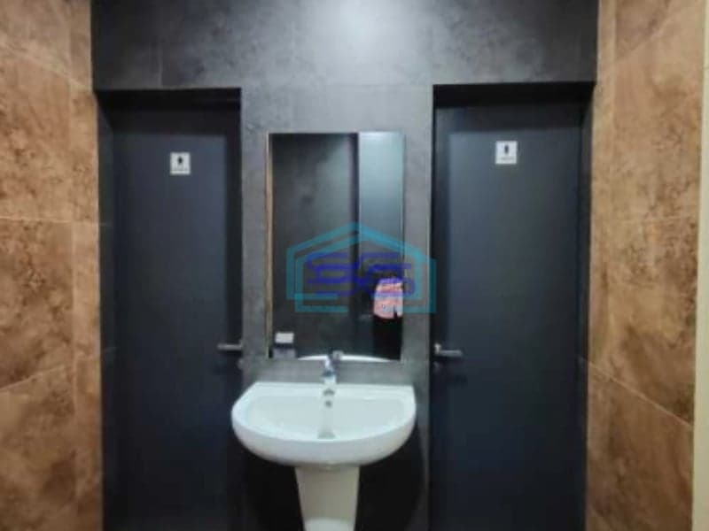 Disewakan Kantor Ada Lift Luas Bangunan  200 m²  di Pluit Jakarta Utara