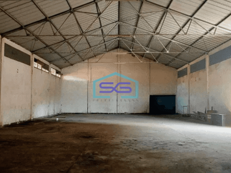 Disewakan Gudang Teluk Kumai Dekat Pelabuhan Perak Parkir Luas Surabaya LT 1300m2