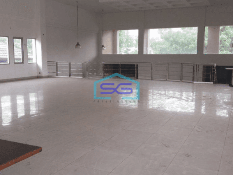 Disewakan Gedung Kantor Lokasi Strategis di Surapati Bandung Luas Tanah 995 m²