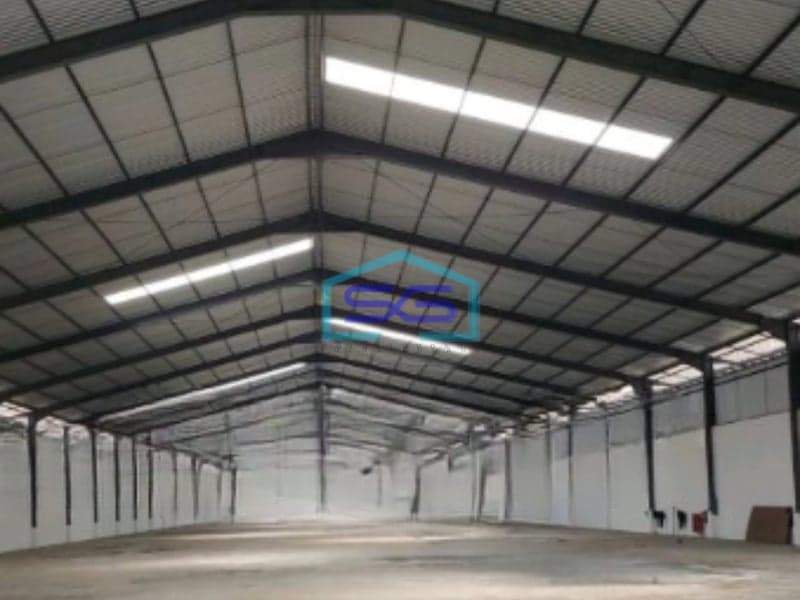 Disewakan Gudang Luas Bangunan  5274 m² Lokasi Bebas Banjir di Surabaya Siap Huni