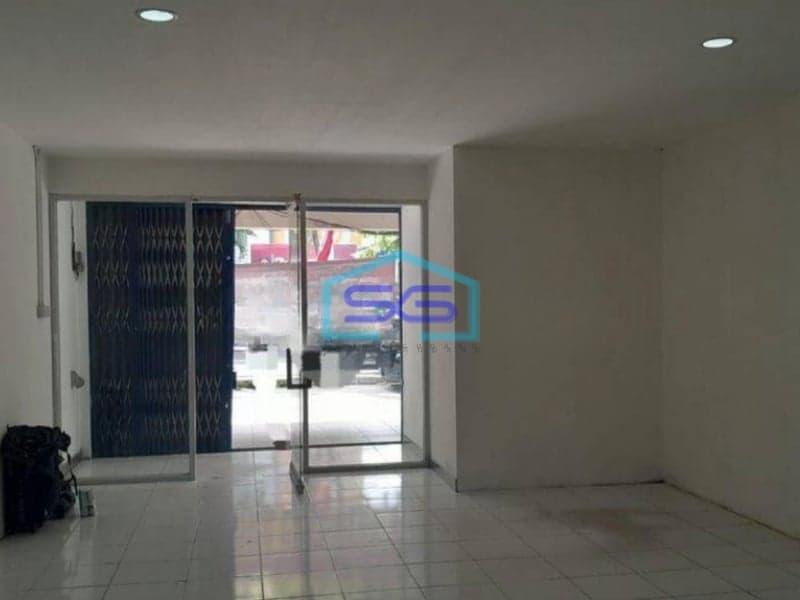 Disewakan Ruko 2,5 Lantai Lokasi Strategis di Balikpapan LB 200m2