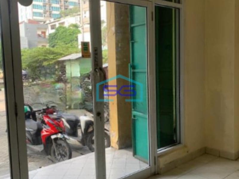 Disewakan Ruko Luas Bangunan  230 m² Siap Huni di Taman Palem Jakarta Barat