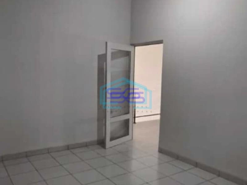 Dijual Gudang Luas Tanah  915 m² Lokasi di Kapuk Kamal Jakarta Barat