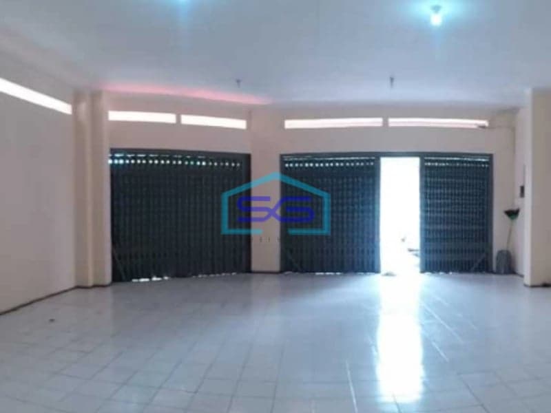 Disewakan Ruko Strategis 3 Lantai Kawasan Niaga di Widuran Solo LB 300m2