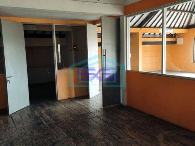 Gedung Disewakan Dengan Akses Parkir Luas di Padangsambian