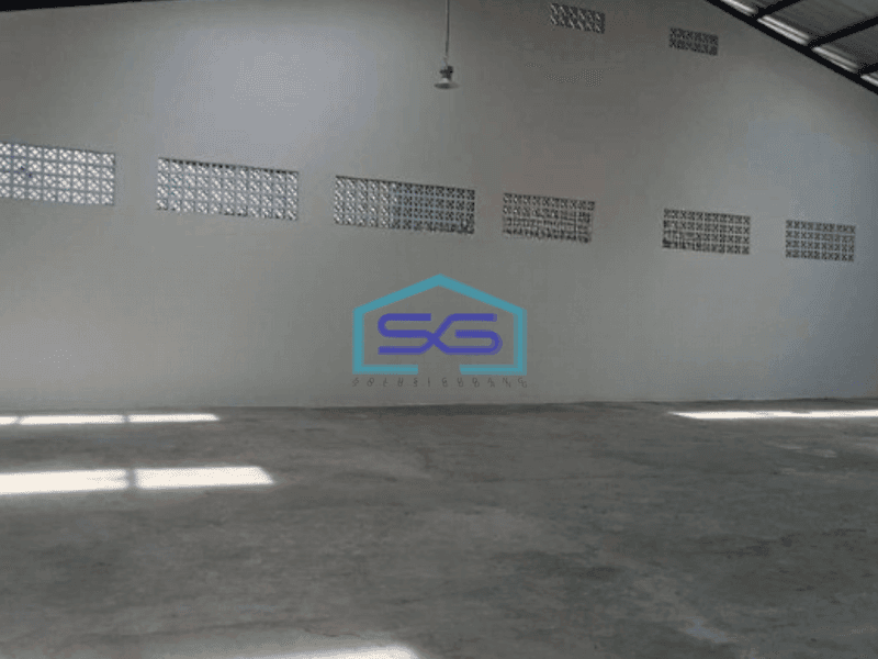 Disewakan Gudang Murah Luas Bangunan 3000 m² Lokasi Strategis di Pinggir Jalan Raya Narogong Bekasi