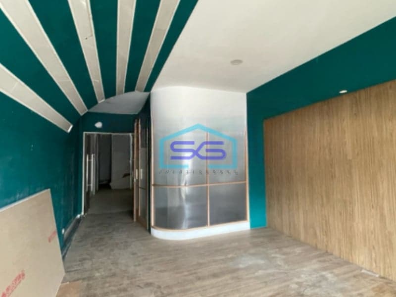 Disewakan Ruko 2 Lantai dan Rooftop Berada di Pinggir Jalan Utama Kemang Jakarta Selatan LB 225m2