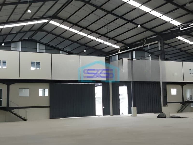 Dijual Gudang Ada Loading Dock Luas Bangunan  2456 m² di Semarang