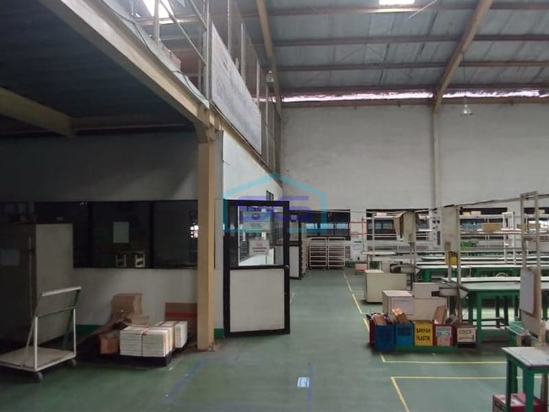 Dijual Gudang Ex Pabrik di Pinggir Jalan Raya Jababeka, Akses Dekat Tol. Row Jalan Lebar 2 Lajur