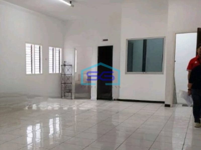 Disewakan Gudang Akses Container Luas Tanah  3000 m² Lokas di Margomulyo Surabaya