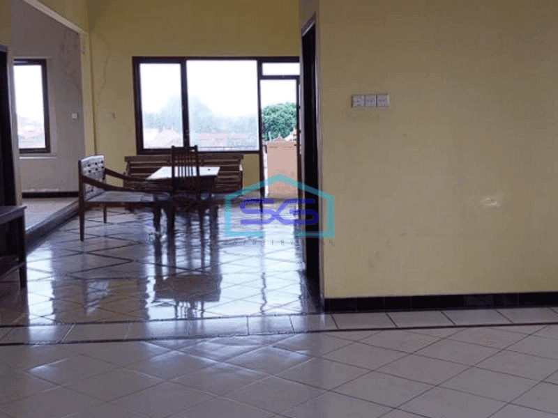 Disewakan Gedung Ruang Usaha 3 Lantai di Kerobokan Badung Bali LB 1000m2