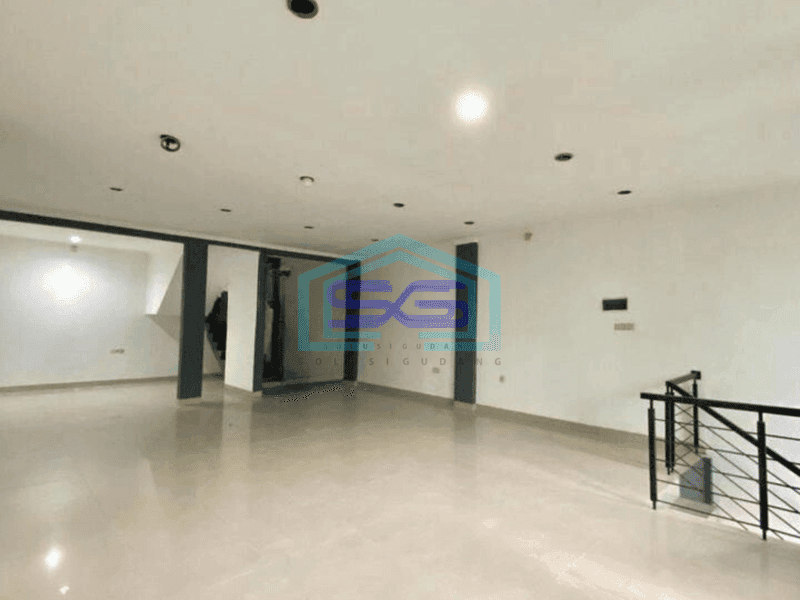 Disewa Ruko Main Road Luas Terawat Murah di Cikutra Kota Bandung