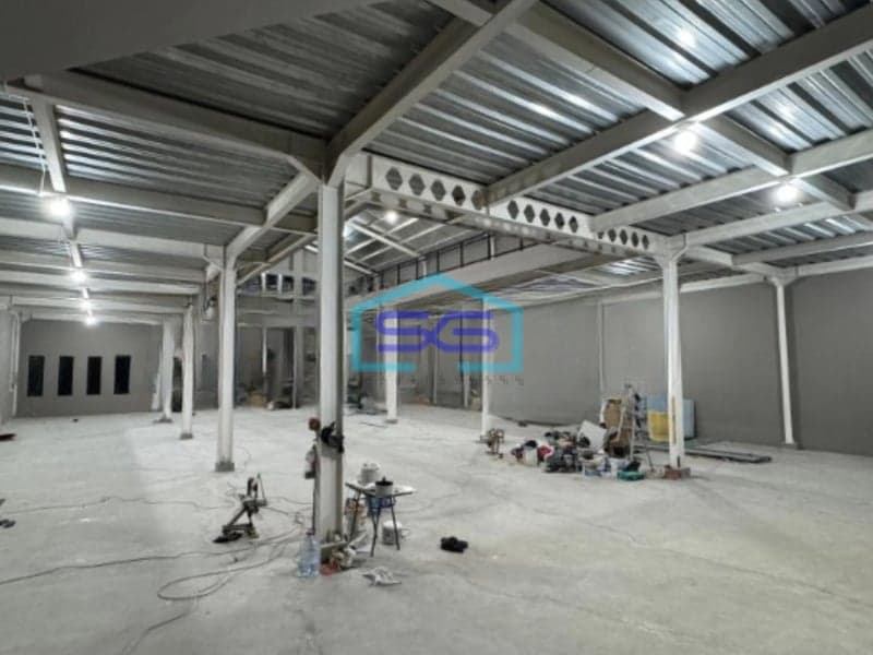 Disewakan Gudang Ada Kantor Luas Bangunan 1200 m² Lokasi di Kapuk Kamal Jakarta Barat