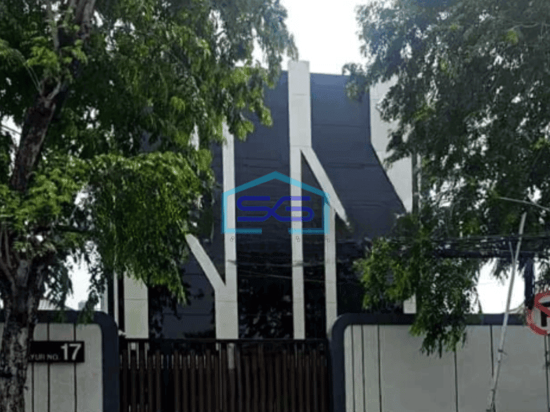 Disewakan Ruko Luas Bangunan  240 m² Parkiran Luas di Rawamangun Jakarta Timur