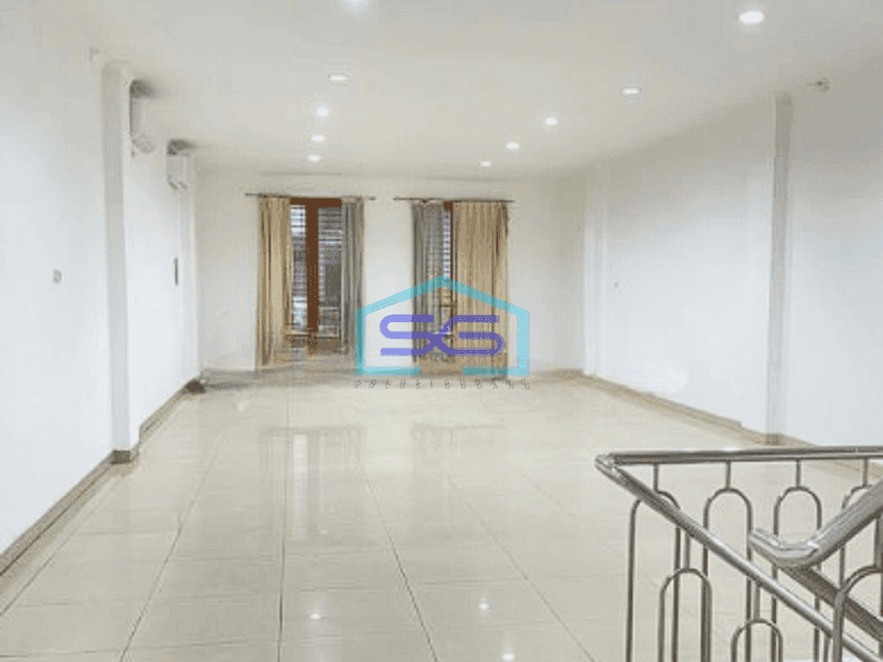 Disewakan Ruko 4 Lantai + Rooftop Di Muara Karang Penjaringan Jakarta Utara LB 552m2