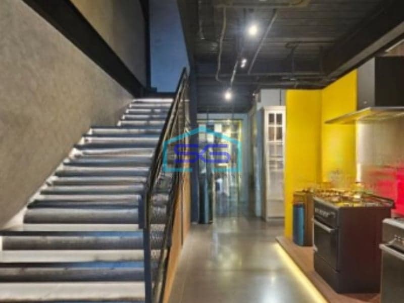 Dijual Kantor Luas Bangunan 665 m² Lokasi Strategis di Slipi Jakarta Barat