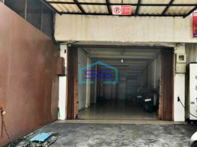 Disewakan Ruko 3 Lantai Luas Bangunan 180 m² Lokasi Bebas Bajir di Jelambar Jakarta Barat