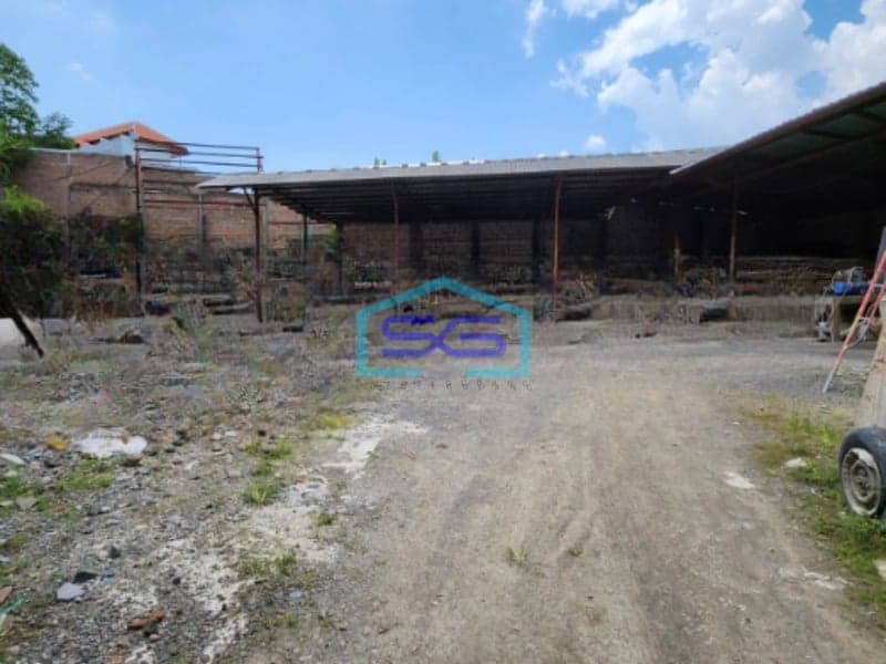 Dijual Ruang Usaha Luas Tanah  1536 m² Lokasi Strategis di Kedungmundu Semarang