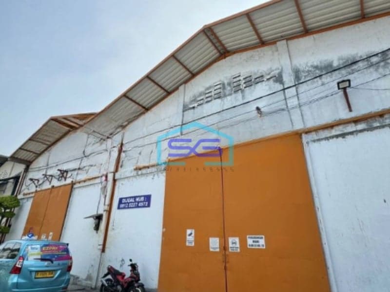 Dijual Gudang Luas Bangunan  986 m² Lokasi Bebas Banjir di Kapuk Kamal Jakarta Barat