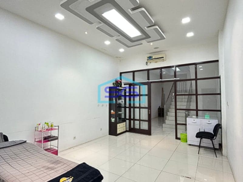 Dijual Ruko 3 Lantai dengan Fasilitas Lengkap di Jalan Mayor Salim Batubara, Kemuning Sumatera Selatan LB 140m2